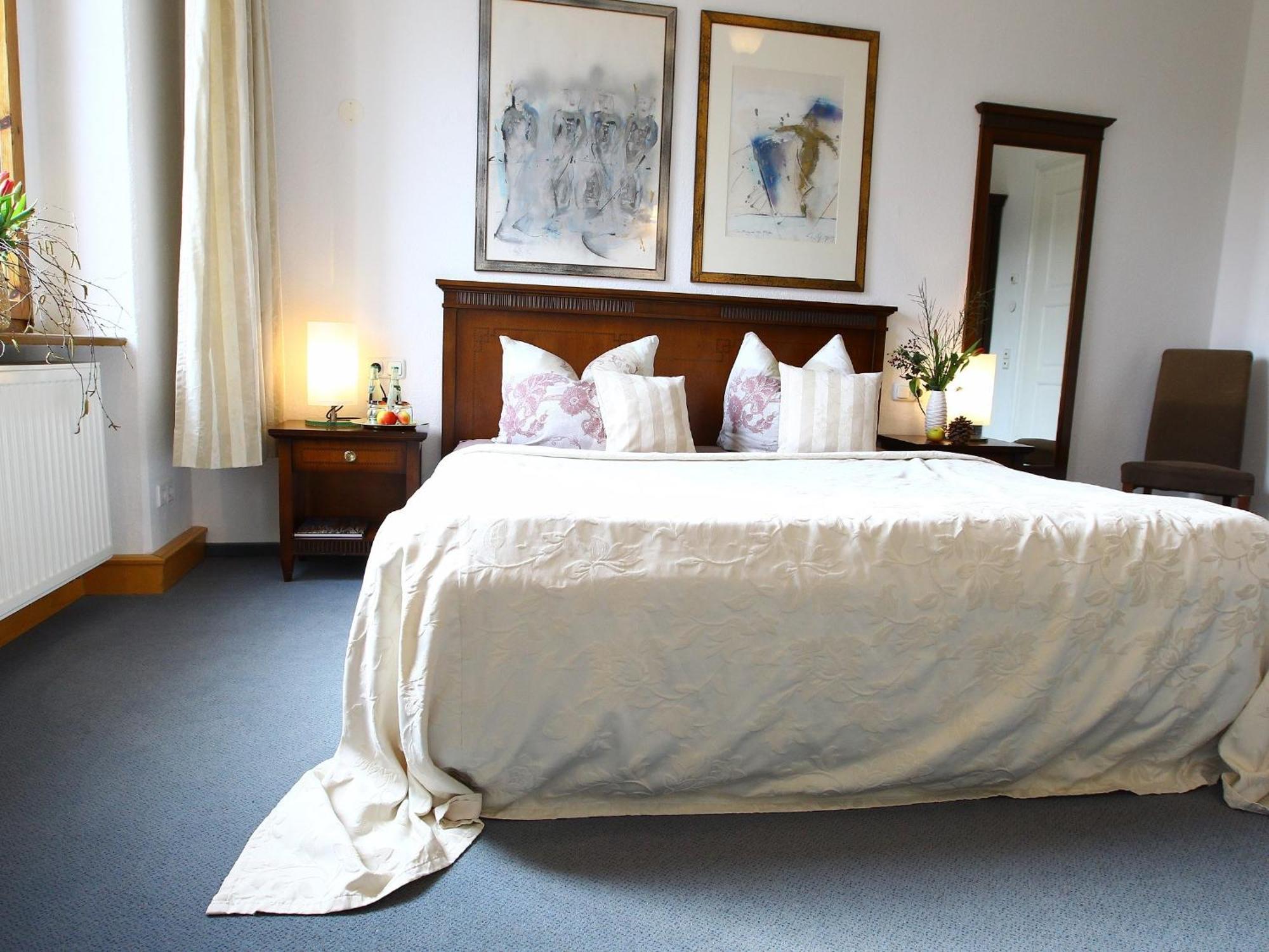 Hotel & Restaurant Schloss Weissenburg Uhlstädt الغرفة الصورة
