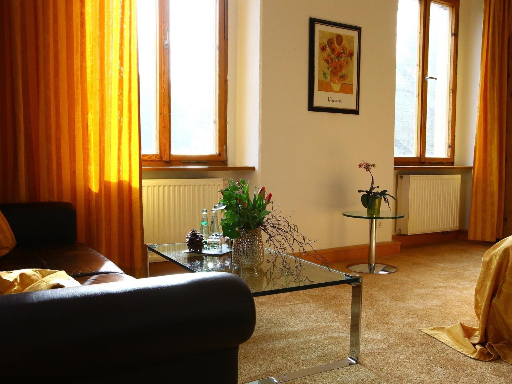 Hotel & Restaurant Schloss Weissenburg Uhlstädt الغرفة الصورة