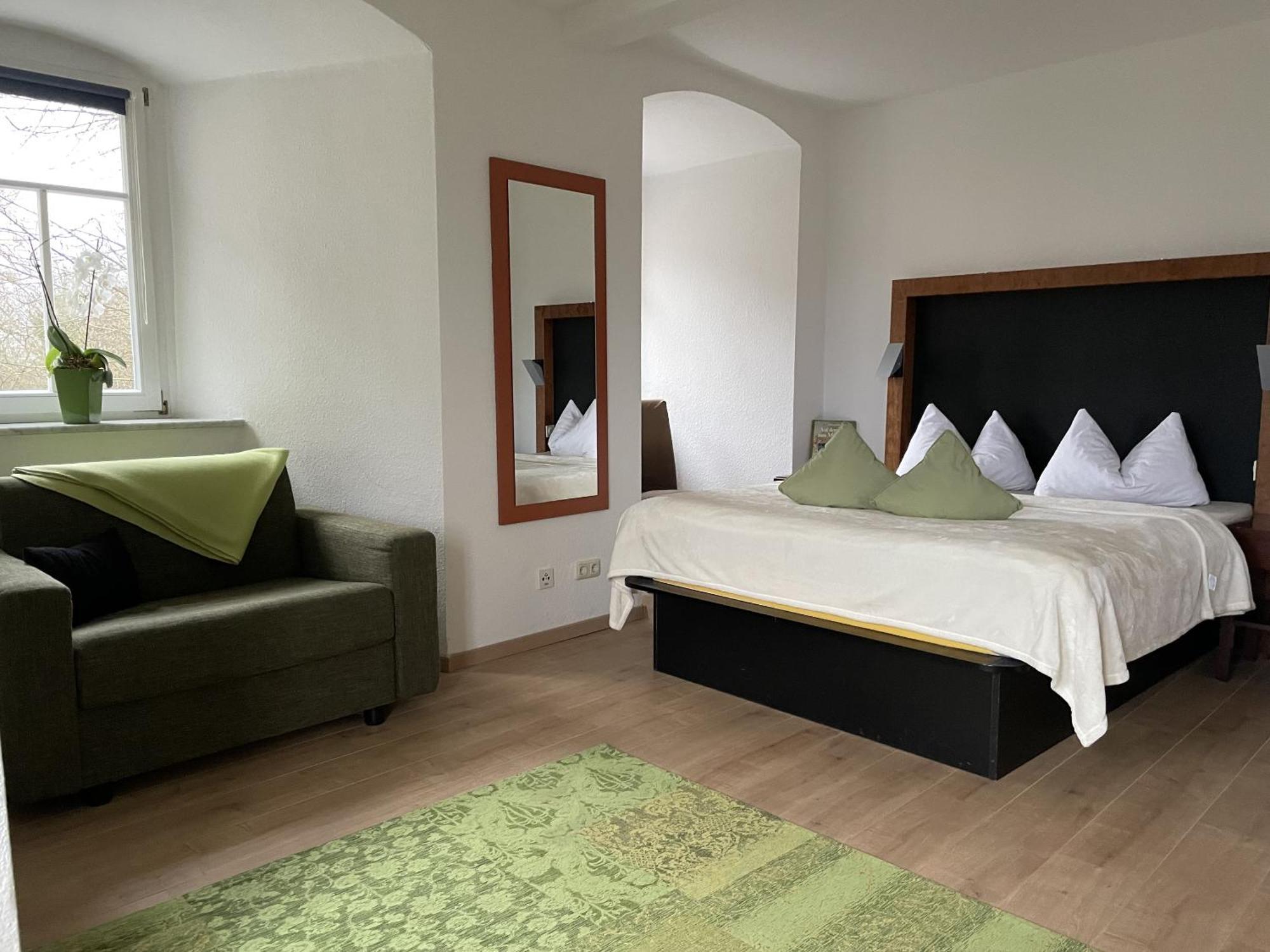 Hotel & Restaurant Schloss Weissenburg Uhlstädt الغرفة الصورة